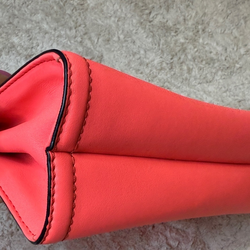 Kate Spade Surprise Coral Scarlett’s Carroll Park Shoulder Bag - Picture 9 of 15